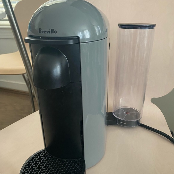 Nespresso VertuoPlus Bundle by Breville (with frother and de-scaler) - Picture 3 of 8